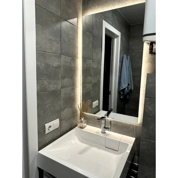 Настінне дзеркало з фоновим LED підсвічуванням  600, 500